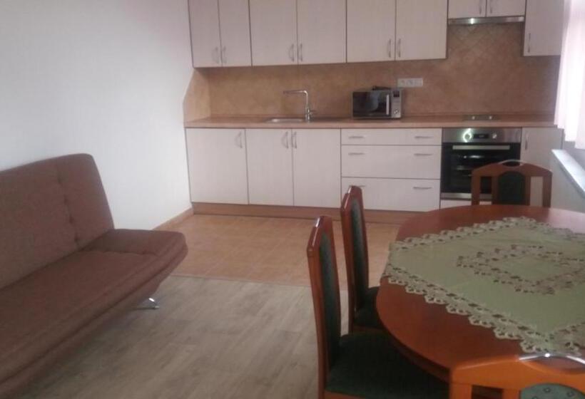 家庭套房, Rybářská Restaurace A Penzion U Horáků