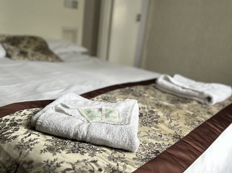 Quarto Estandar, Earls Court