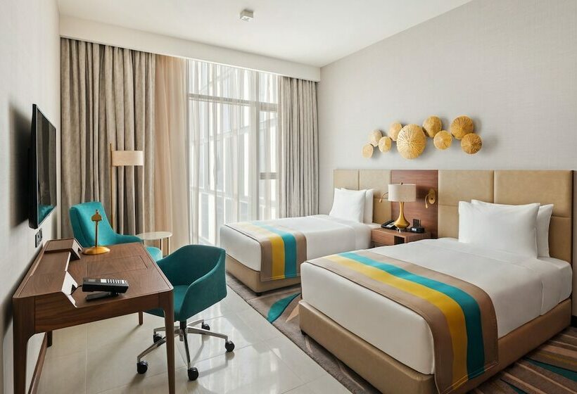 Номер Премиум, Holiday Inn Dubai Al Maktoum Airport, An Ihg
