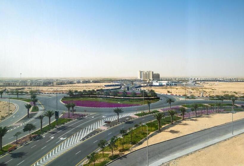 Номер Премиум, Holiday Inn Dubai Al Maktoum Airport, An Ihg