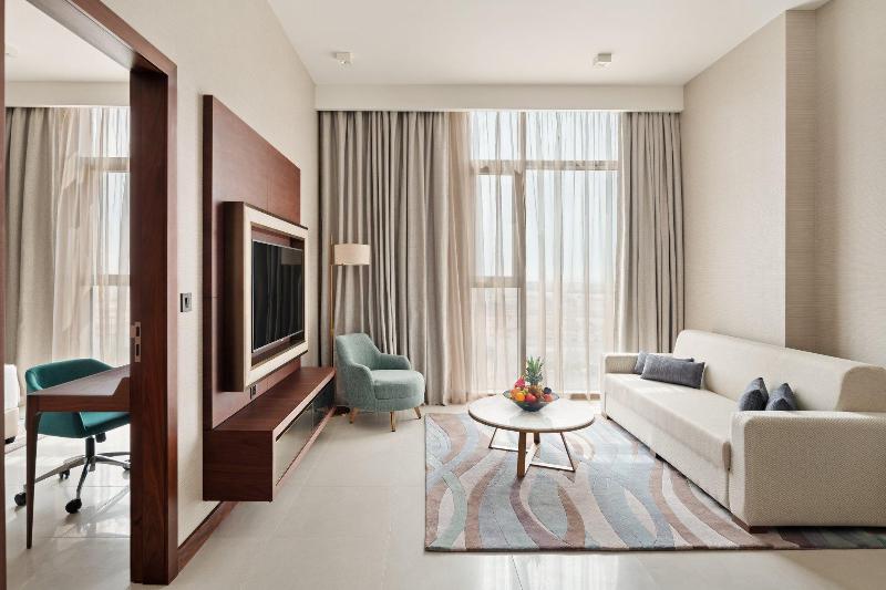 Номер Премиум, Holiday Inn Dubai Al Maktoum Airport, An Ihg