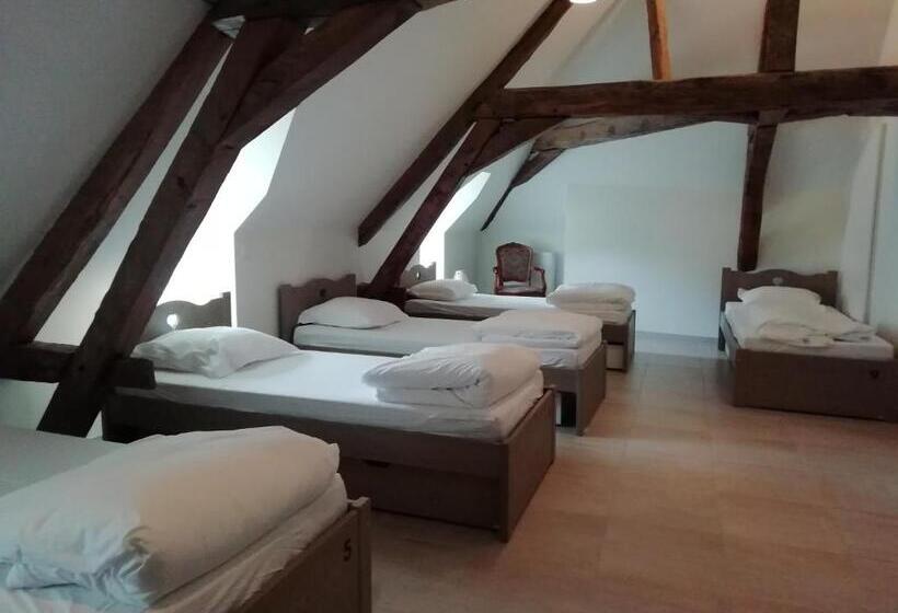 Кровать в Общей Комнате, L'auberge De Treigny