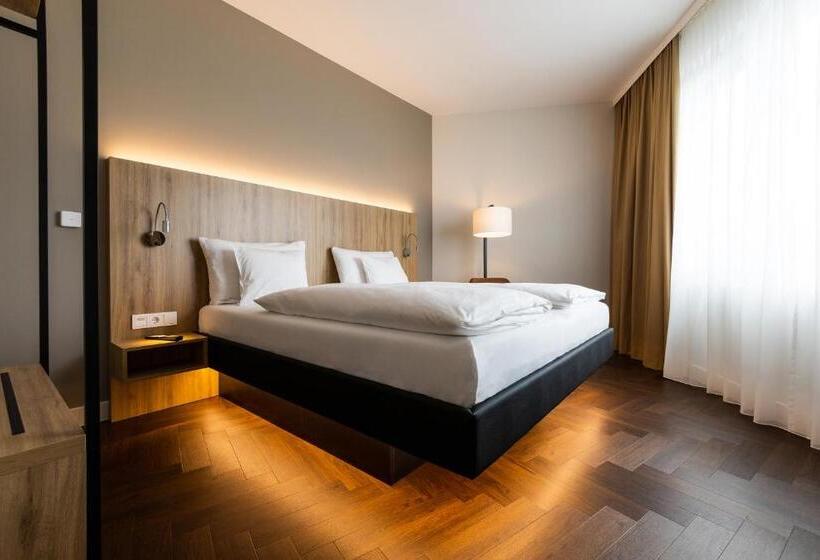 سوییت جونیور, Ginn City & Lounge Yorck Berlin