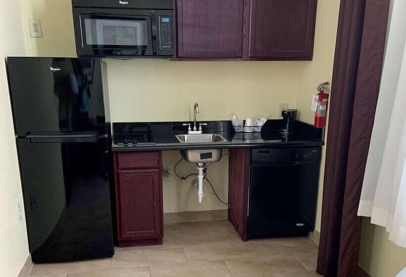 Люкс Адаптированный для Инвалидов, Best Western Airport Inn & Suites Cleveland