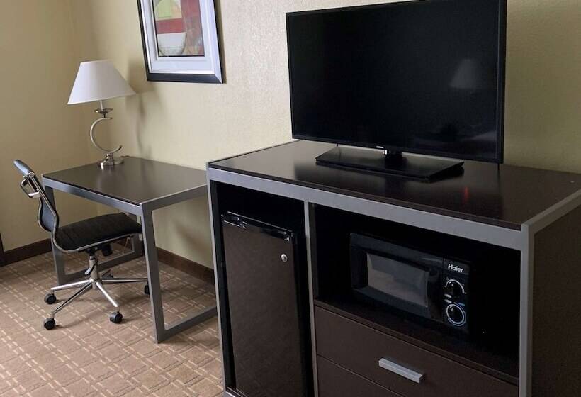 Люкс Адаптированный для Инвалидов, Best Western Airport Inn & Suites Cleveland