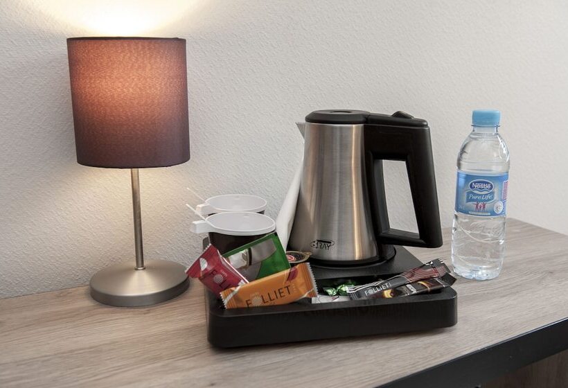 Номер Стандарт Трехместный, Brit Hotel Avignon Sud Le Calendal