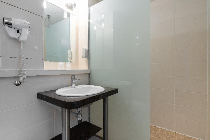 Номер Superior, Brit Hotel Avignon Sud Le Calendal