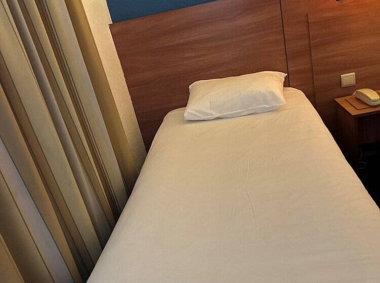 Номер Стандарт, Kyriad Marne La Vallee Torcy