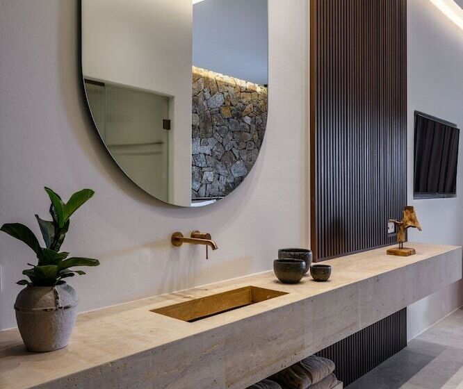 سوییت با چشمانداز دریا, Charisma Hotel And Wellness Club