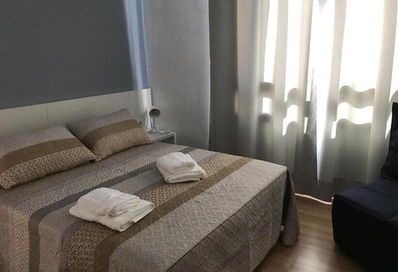 Номер Deluxe, Hostal Casiano Camarasa