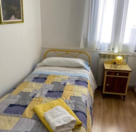 Номер Стандарт Индивидуальный Совместная Ванная, Hostal Casiano Camarasa