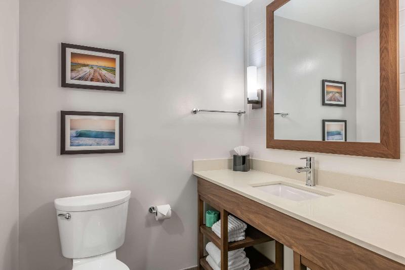 Люкс Кровать Кинг, Comfort Suites Stuarthutchinson Island