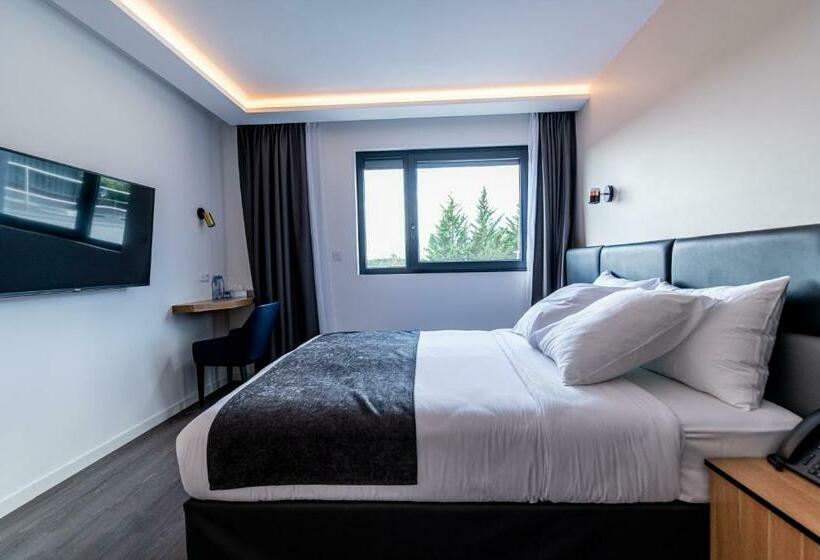 标准间, Woods  Genevethoiry