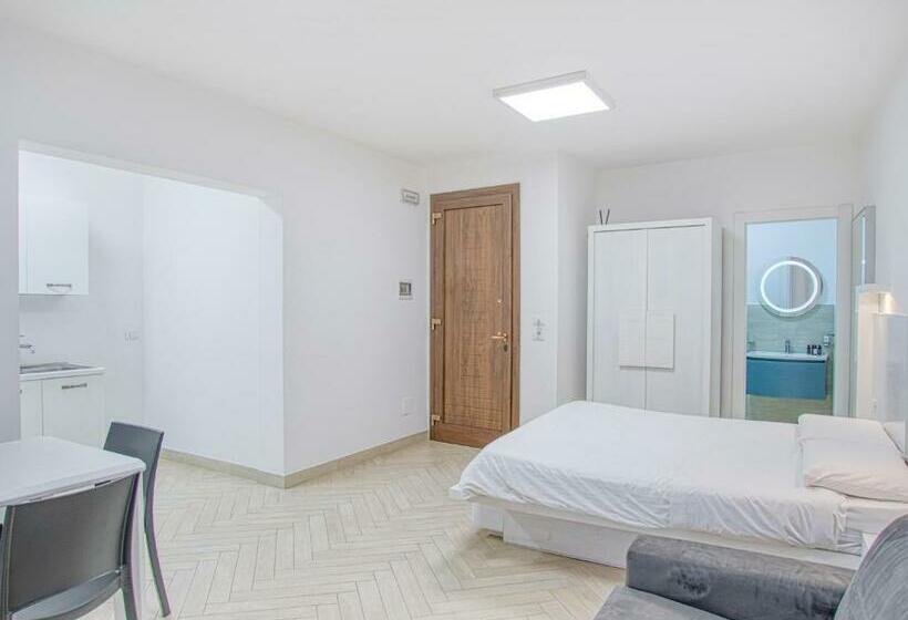 اتاق لوکس با بالکن, Ideal Rooms