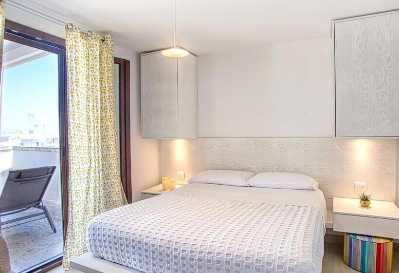 سوییت با چشم‌انداز دریا, Ideal Rooms