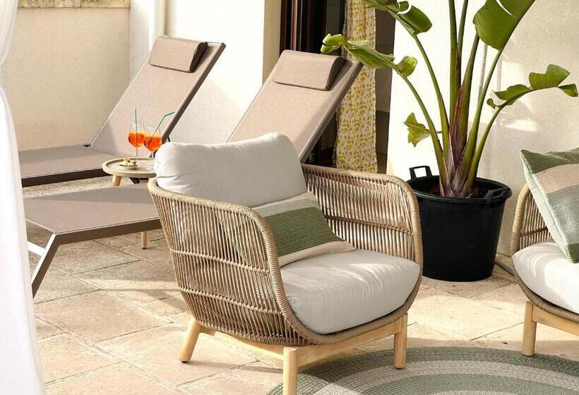 سوییت با چشم‌انداز دریا, Ideal Rooms
