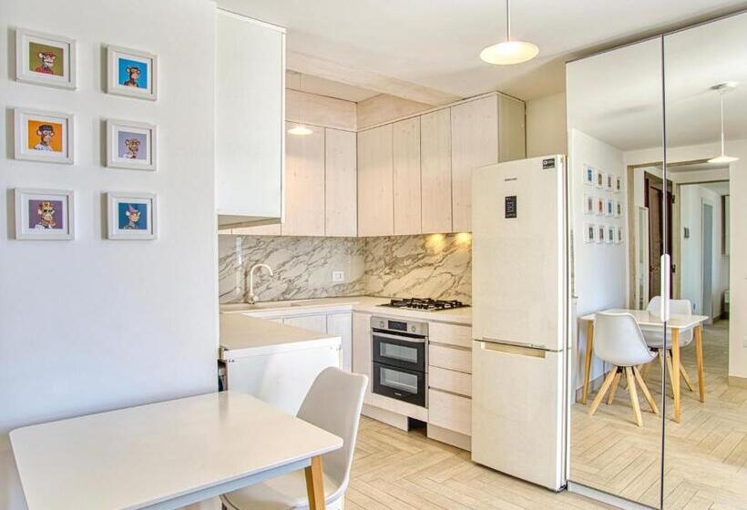 سوییت با چشم‌انداز دریا, Ideal Rooms