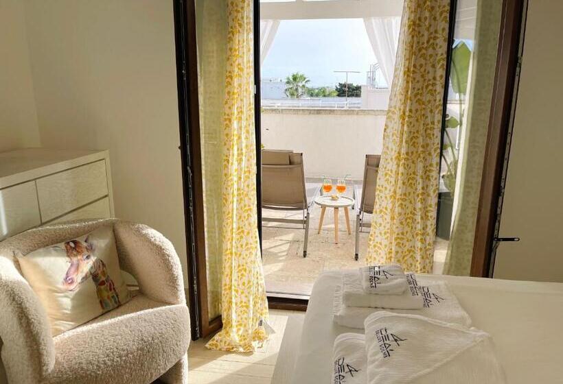 سوییت با چشم‌انداز دریا, Ideal Rooms