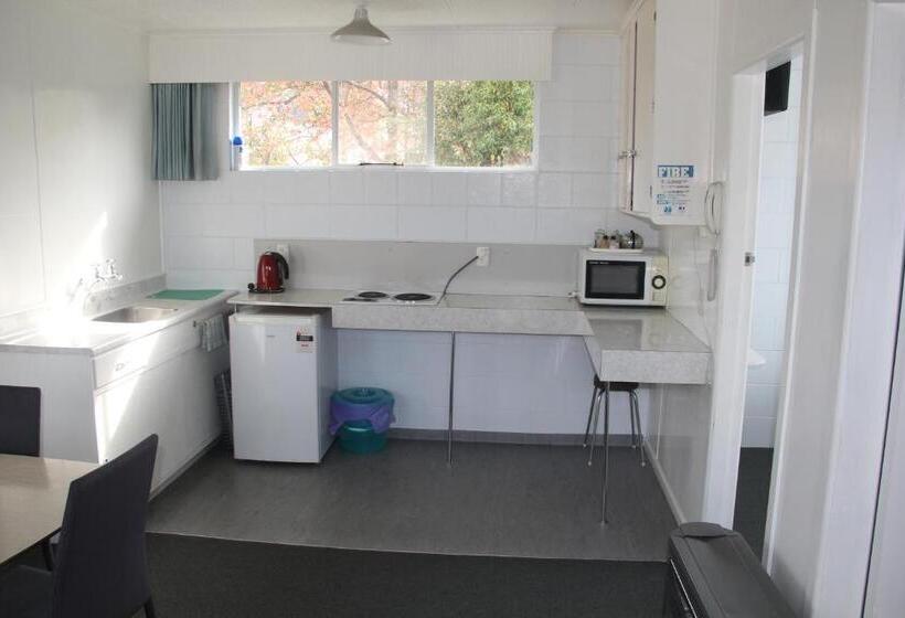스탠다드 스튜디오, Taihape Motels