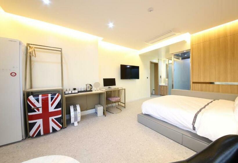 جناح, Suncheon Hound Hotel Suncheon Station Branch