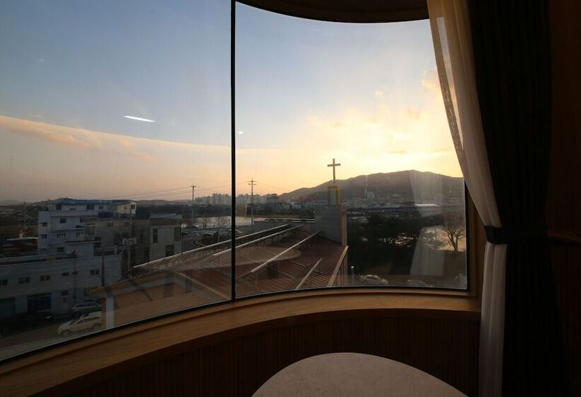 Люкс Вид на Реку, Suncheon Hound Hotel Suncheon Station Branch
