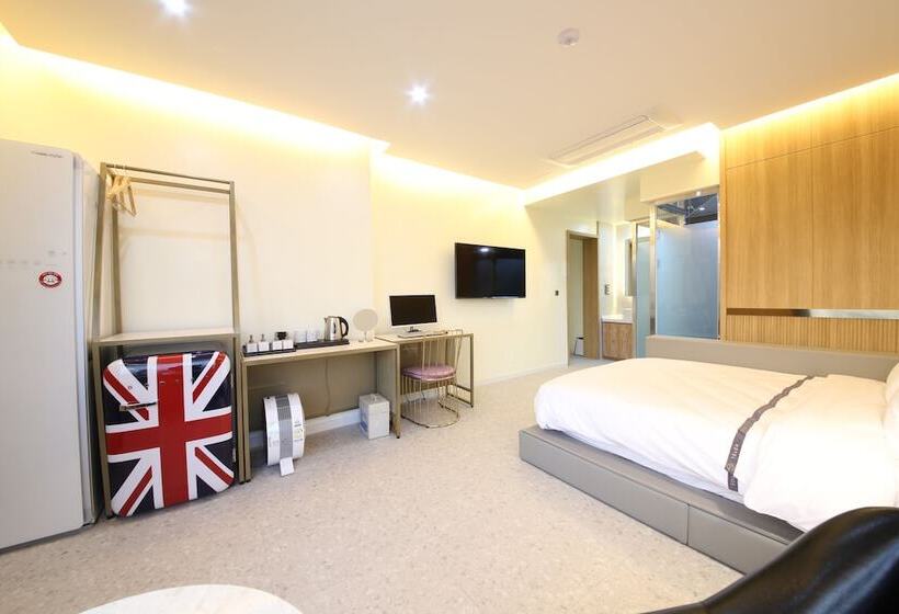 جناح, Suncheon Hound Hotel Suncheon Station Branch