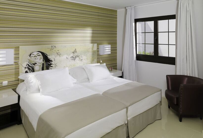 سوییت با چشم‌انداز استخر, H10 White Suites