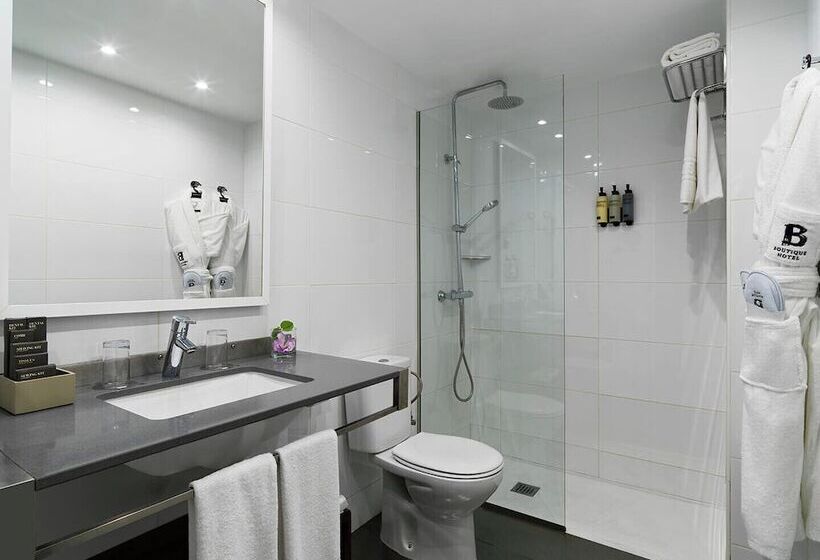 سوییت با چشم‌انداز استخر, H10 White Suites