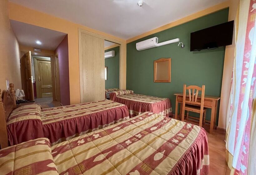 Номер Стандарт Трехместный, Quéntar Hotel Rural