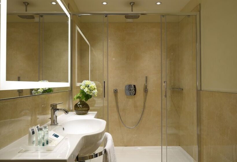 سوییت جونیور سوپریور, Unahotels Century Milano