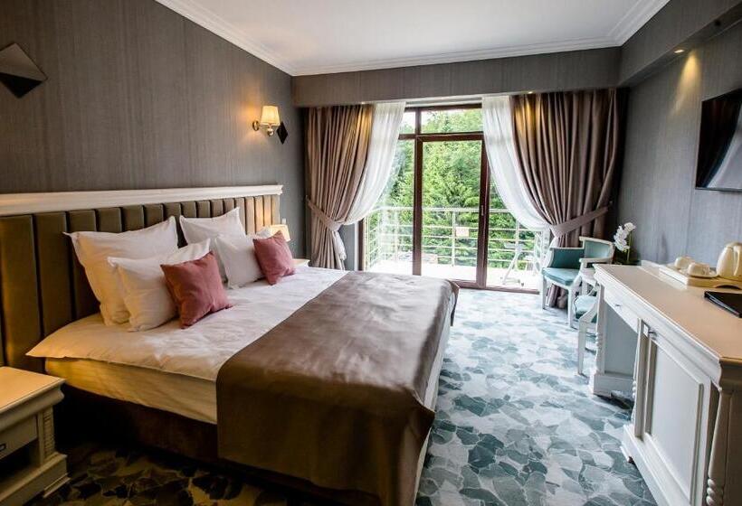 اتاق لوکس, Carpat Inn