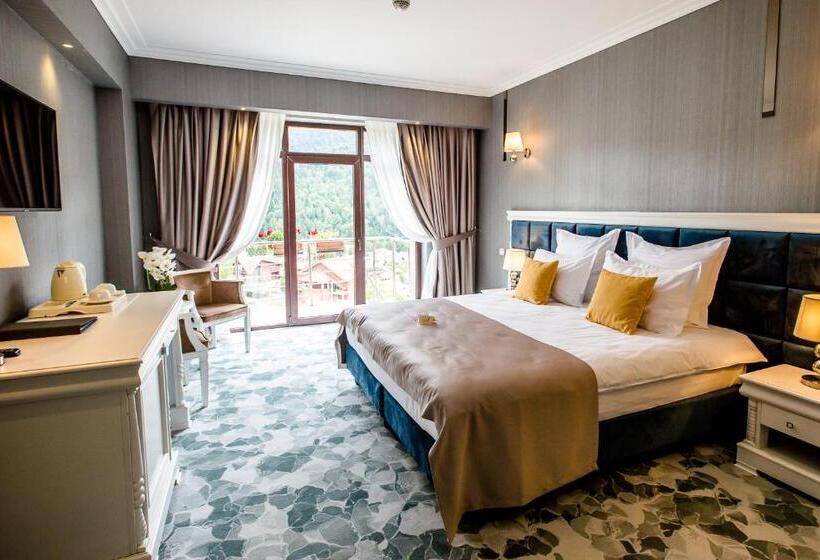 اتاق لوکس, Carpat Inn