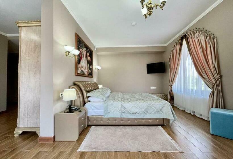 استودیوی لوکس, старый бастион