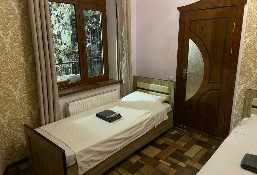 Номер Стандарт, Hostel Highway