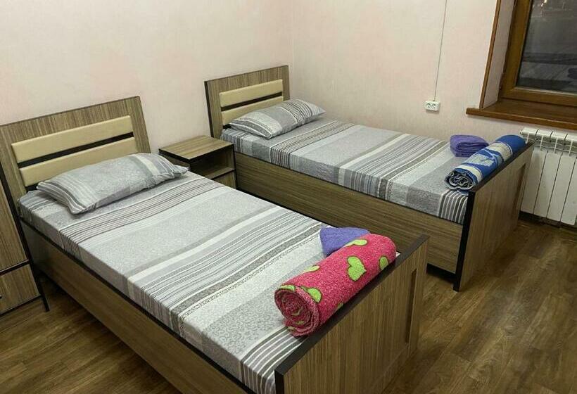 Кровать в Общей Комнате, Hostel Highway