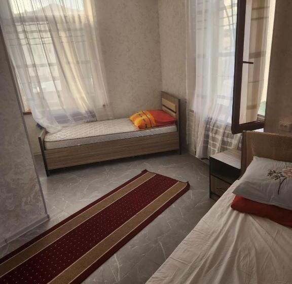 Номер Стандарт, Hostel Highway