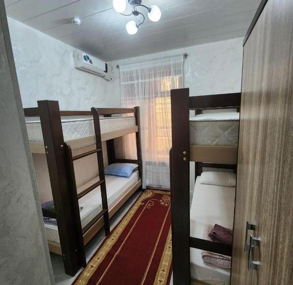Номер Стандарт Вид на Сад, Hostel Highway