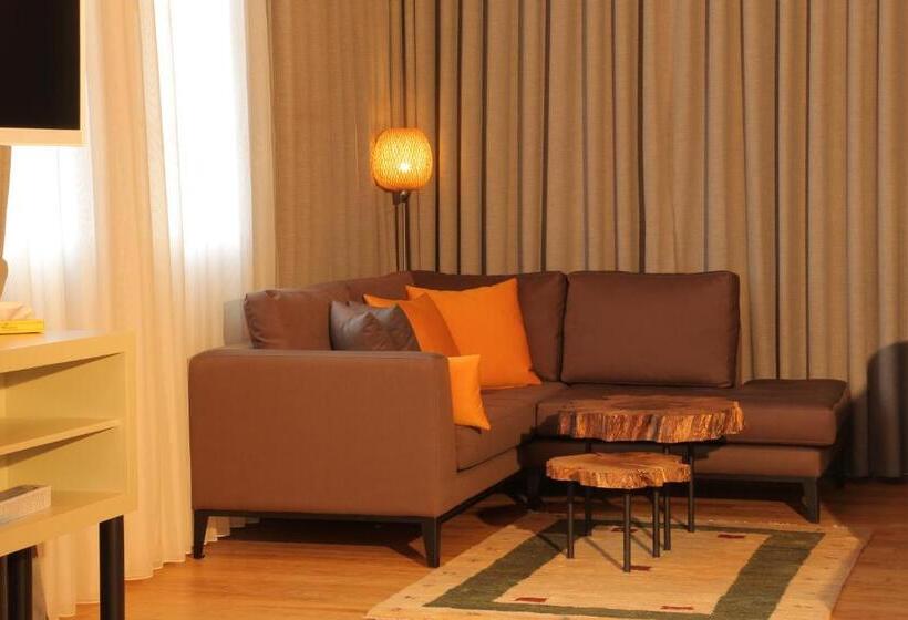 Deluxe Suite Sea View, Evimiz