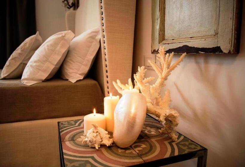 اتاق لوکس با تخت بزرگ, Scilla Maris Charming Suites