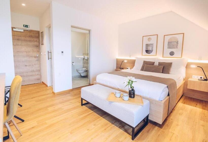 اتاق استاندارد با بالکن, Tri Lučke Hotel & Restaurant