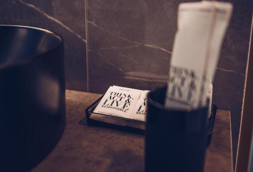 سوییت لوکس, Tri Lučke Hotel & Restaurant