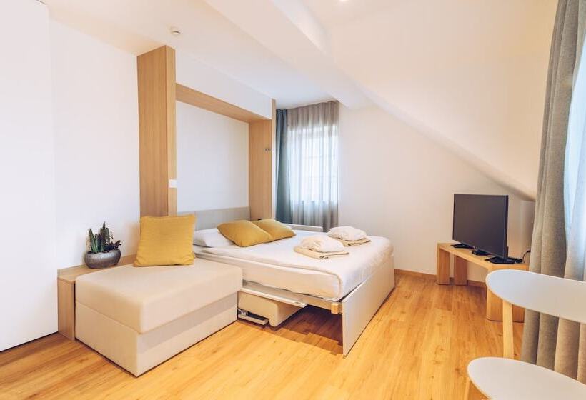 سوئیت پریمیوم, Tri Lučke Hotel & Restaurant