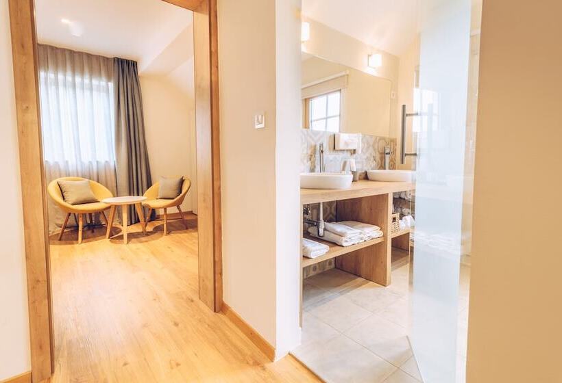 سوئیت پریمیوم, Tri Lučke Hotel & Restaurant