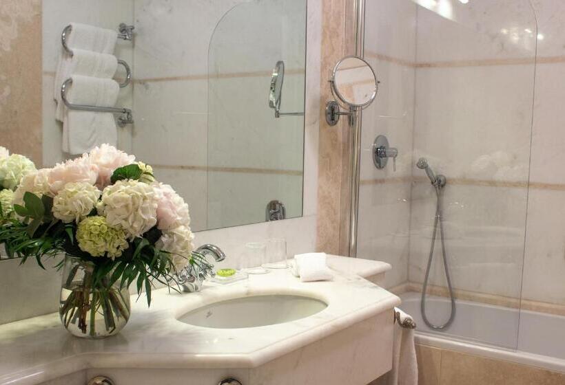 标准三人间, Grand Hotel Continental Siena   Starhotels Collezione