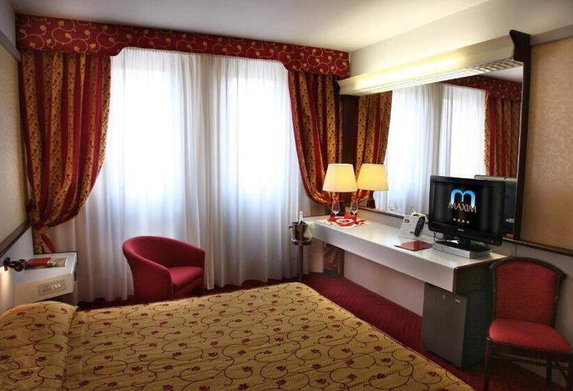 Standard Room, Maxim