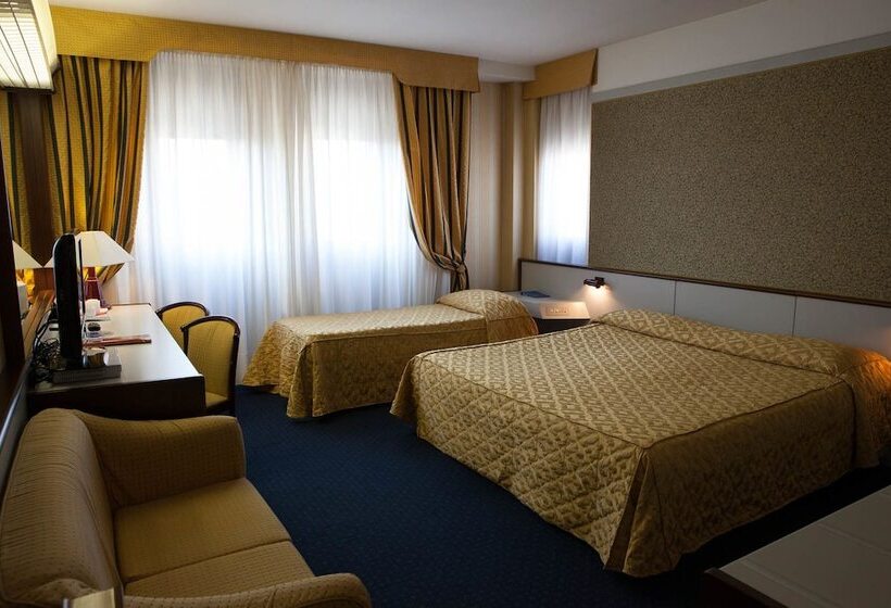 Triple Classic Room, Maxim
