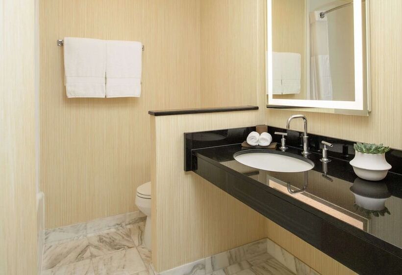Номер Стандарт 2 Двуспальные Кровати, The Beverly Hilton
