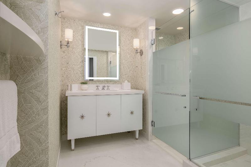 Люкс Повышенной Комфортности, The Beverly Hilton