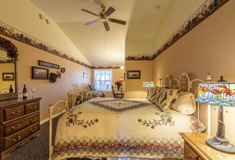 Pokój Deluxe Trzyosobowy, Apples Bed And Breakfast Inn