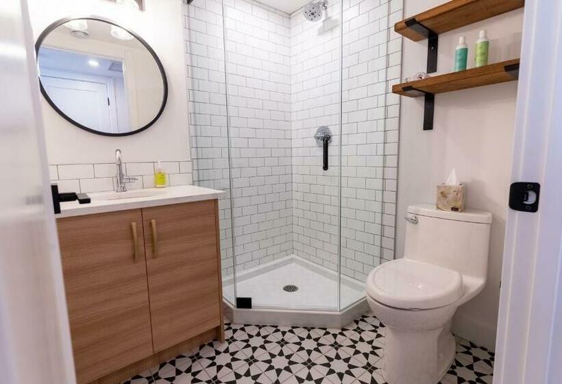Escritório Estándar, Basecamp Suites Canmore